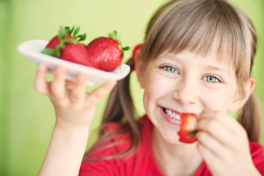 girl-eating-strawberry